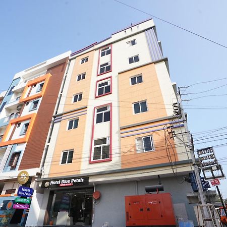 Hotel Blue Petals Shamshabad Exterior foto