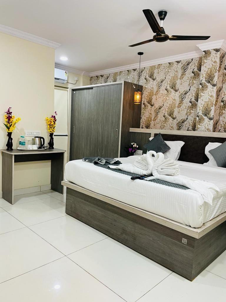 Hotel Blue Petals Shamshabad Exterior foto