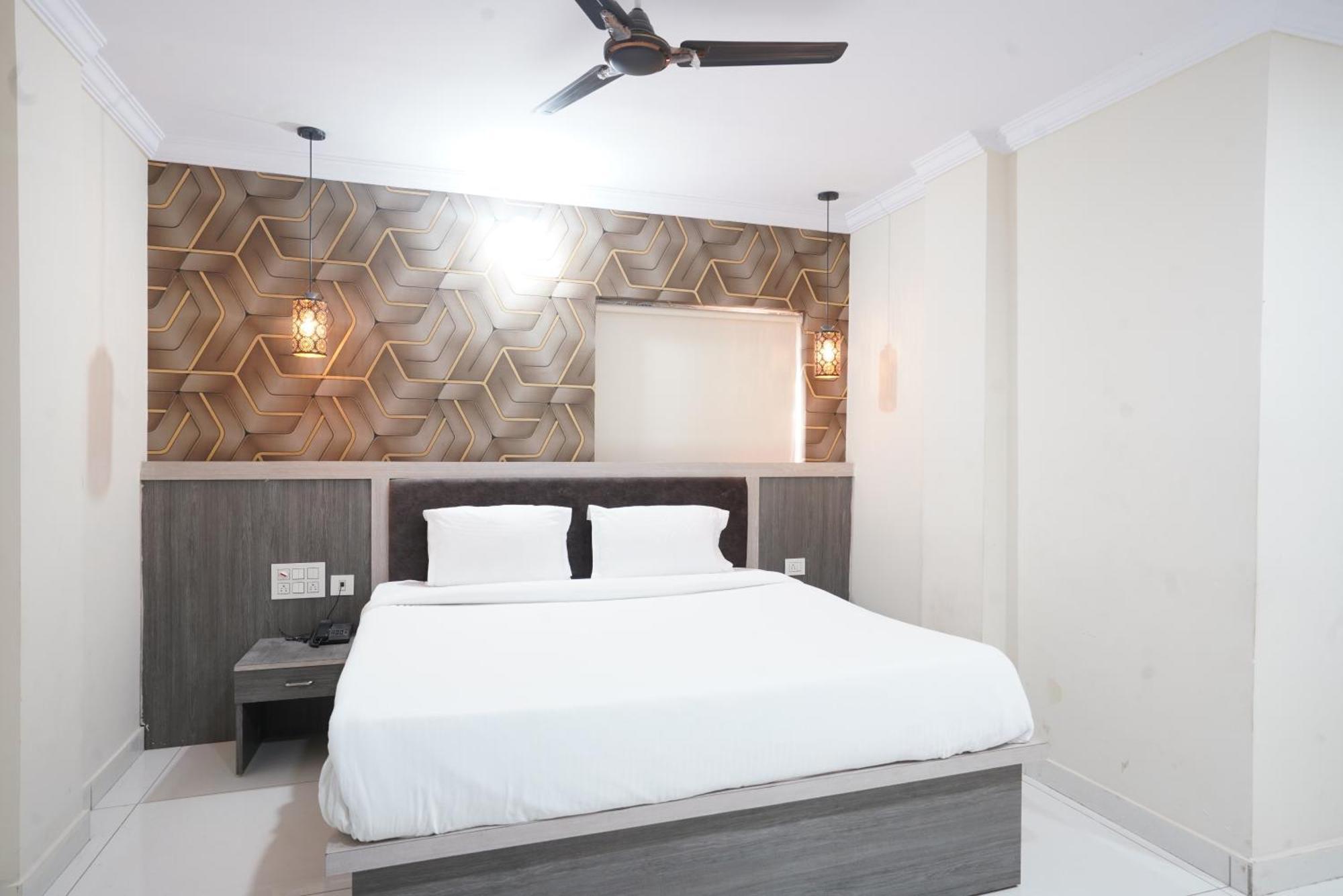 Hotel Blue Petals Shamshabad Exterior foto